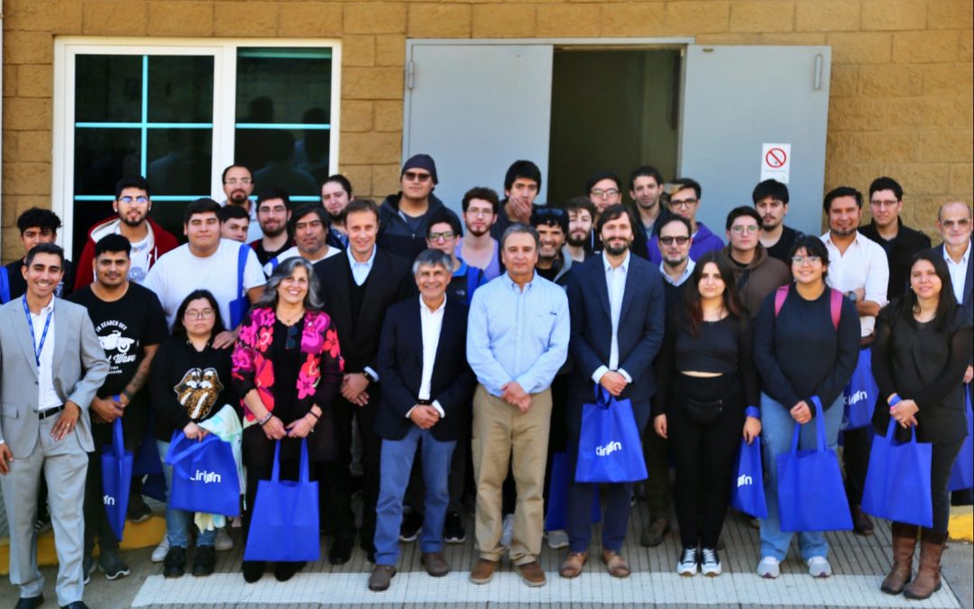 Subsecretario de Telecomunicaciones y treinta alumnos de INACAP visitan estación de Cirion que alberga cable submarino que conecta Sudamérica con el mundo
